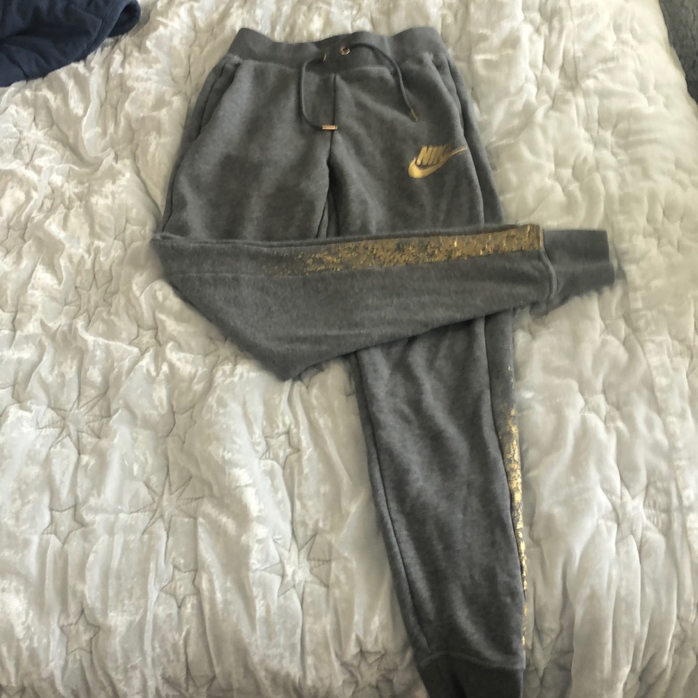 Nike Women’s Grey/Gold Sweatpants